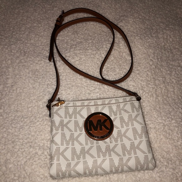Michael Kors Handbags - Michael Kors Crossbody Cream/Carmel color